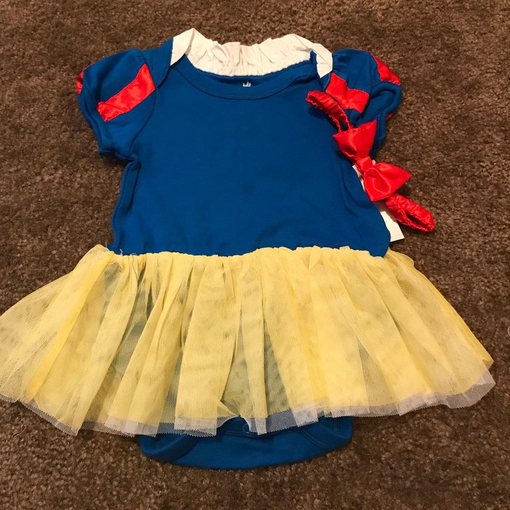 CUTE DISNEY SNOW WHITE ONEIES FOR BABY GIRL