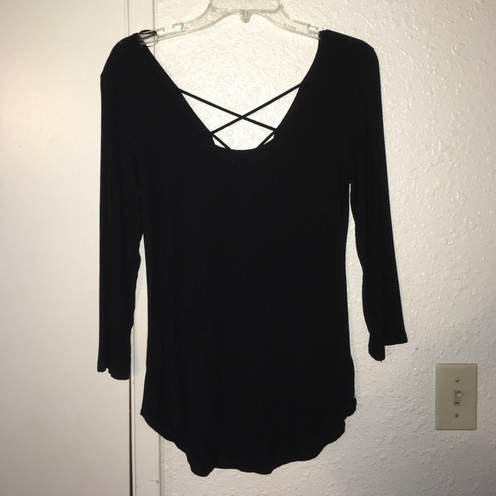 Black mid-sleeve shirt