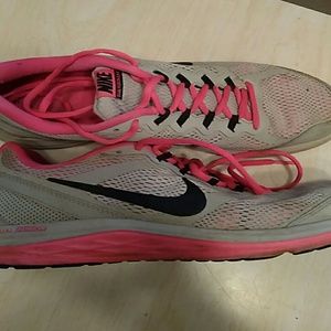 Nike Dual Fusion eunning shoe