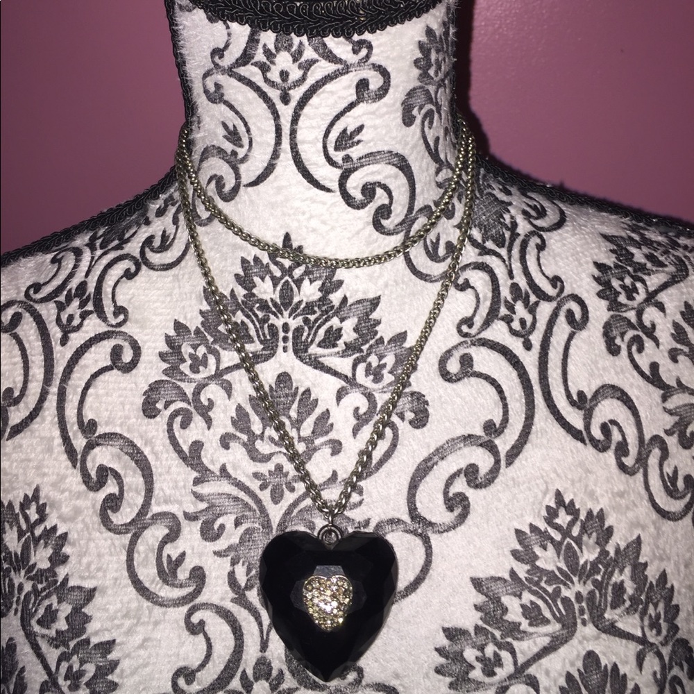 ⭐️Wrap-around Heart Necklace 🖤