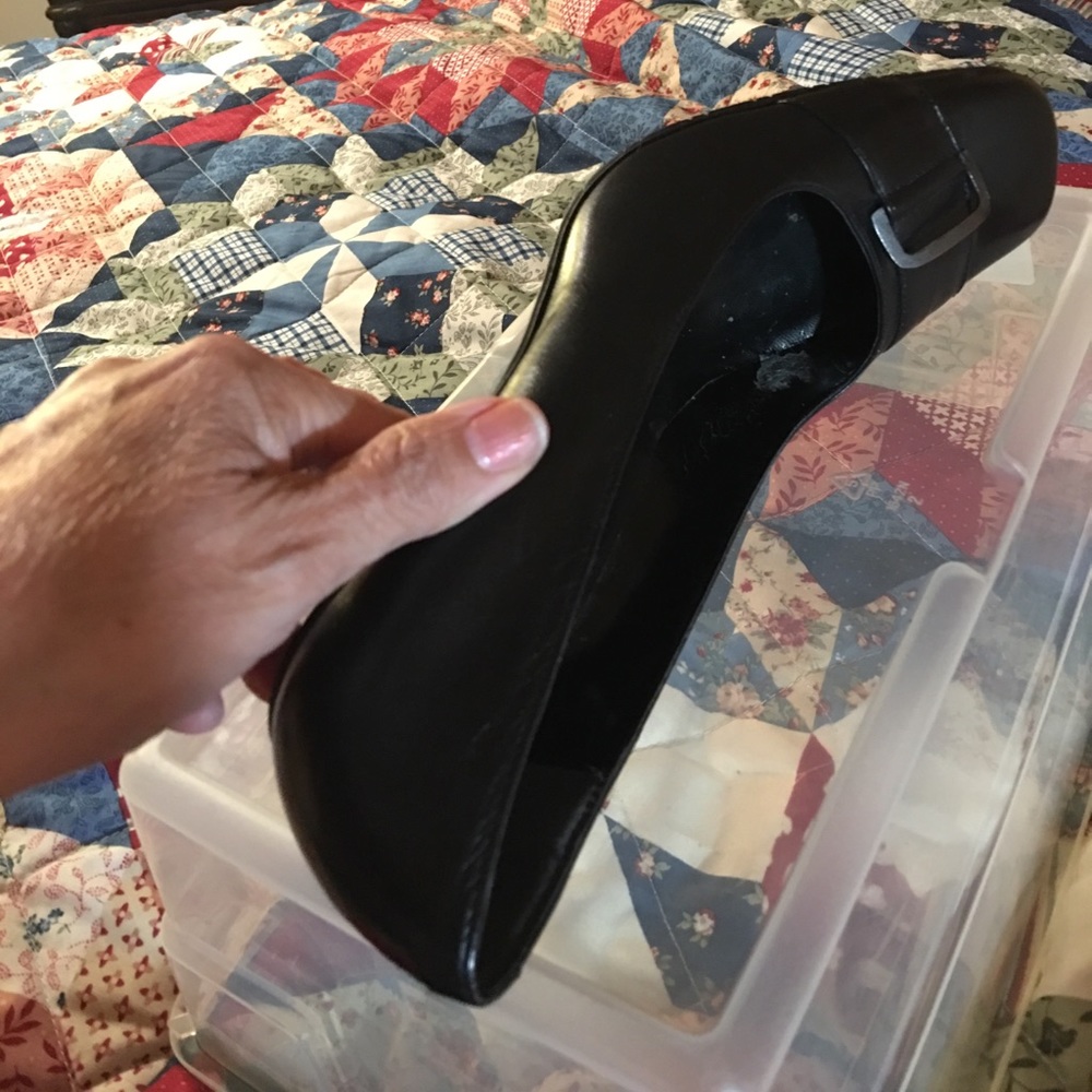 Bandolino Shoes with a buckle - Picture 3 of 4