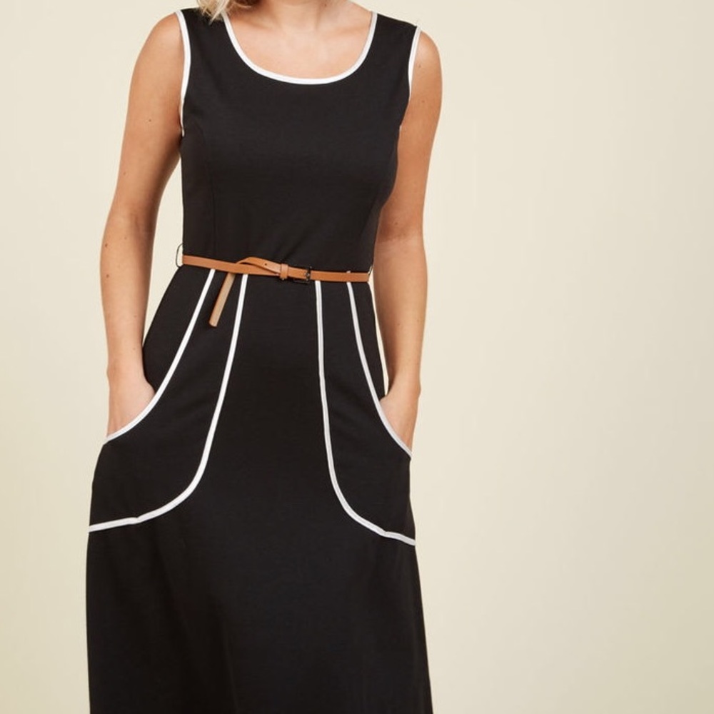 BLACK AND WHITE MIDI LENGTH DRESS 🚨 PRICE DROP