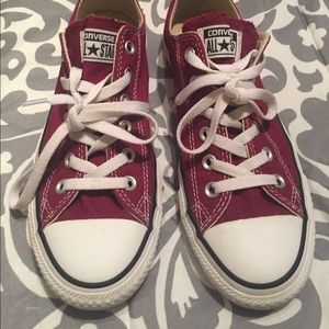 Maroon converse all star women size 8 (men size 6)