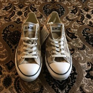 Low top Chuck Taylor