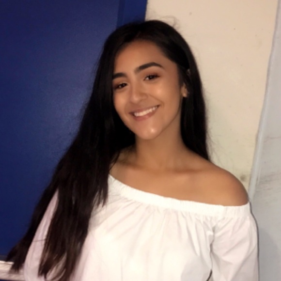 Meet your Posher, Stephanie - Picture 1 of 2