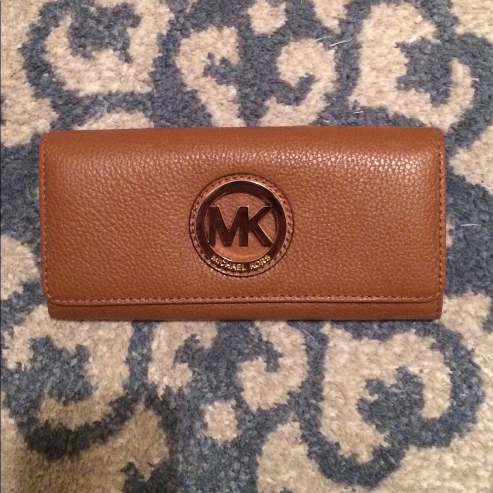 New w/o tags! 100% Authentic MK ladies wallet