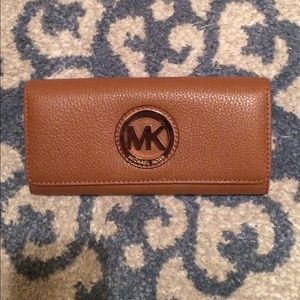 New w/o tags! 100% Authentic MK ladies wallet