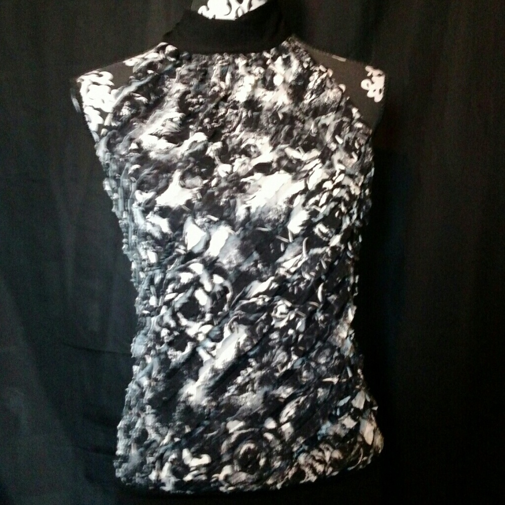 Black and White Abstract Pattern Top