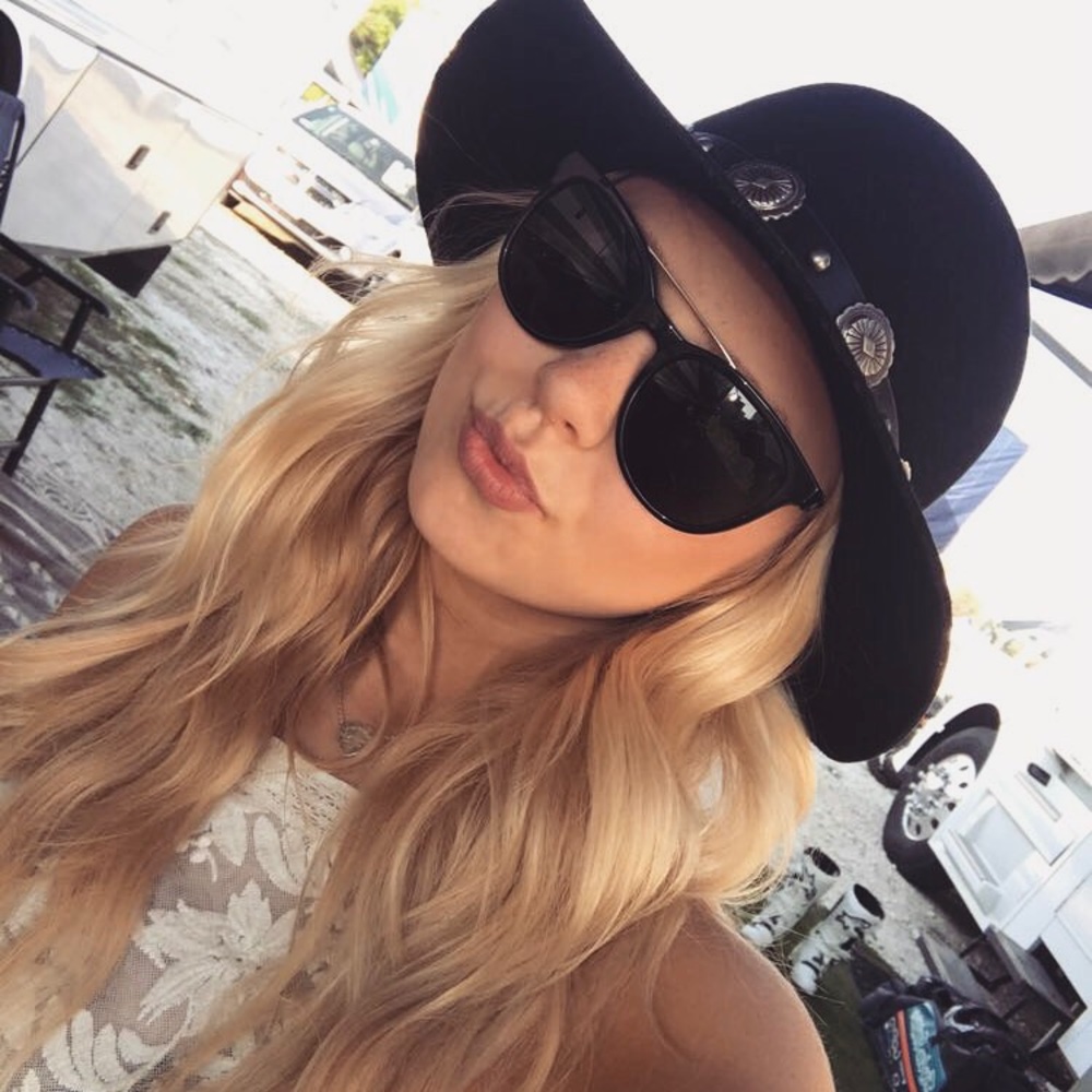 Meet your Posher, Hannah