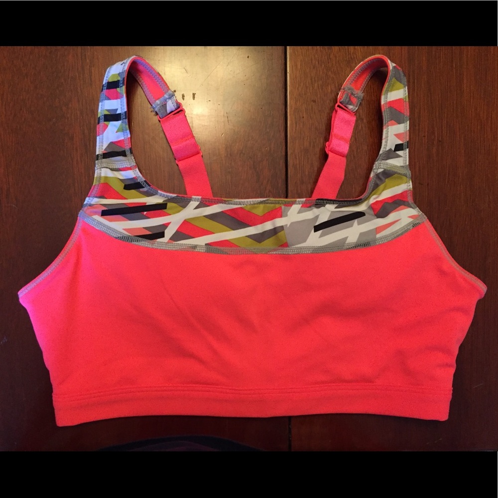 Fabletics patterned, fun sports bra, in EUC