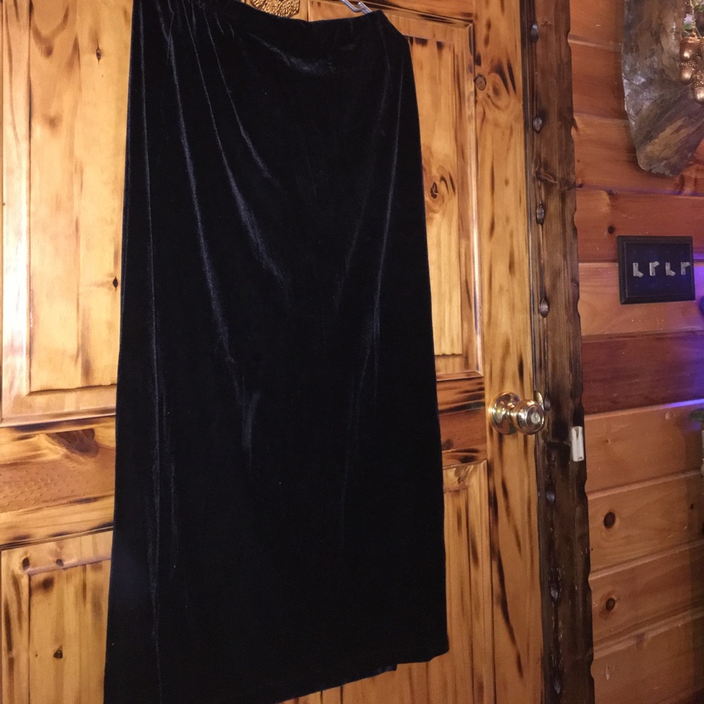Chico stretch velvet skirt L