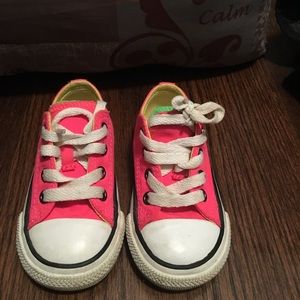 Girl's Converse!