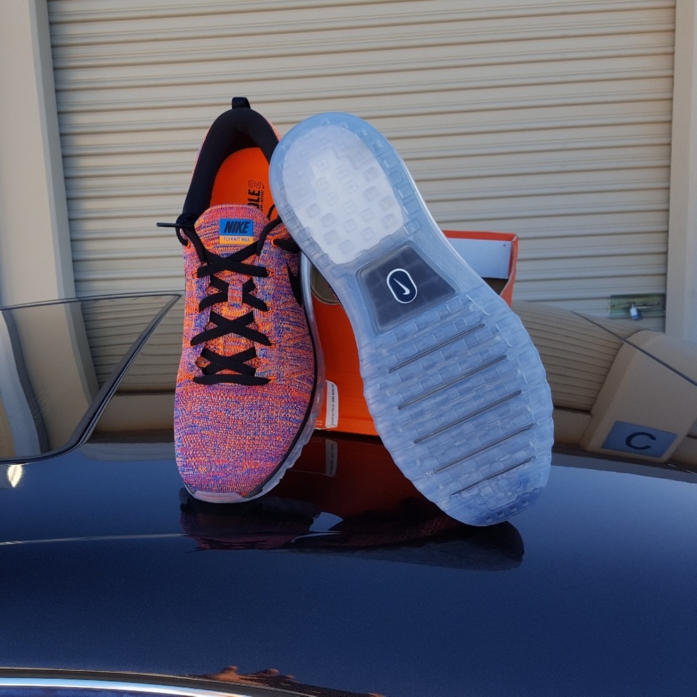 Air Max Flyknit - Picture 2 of 2