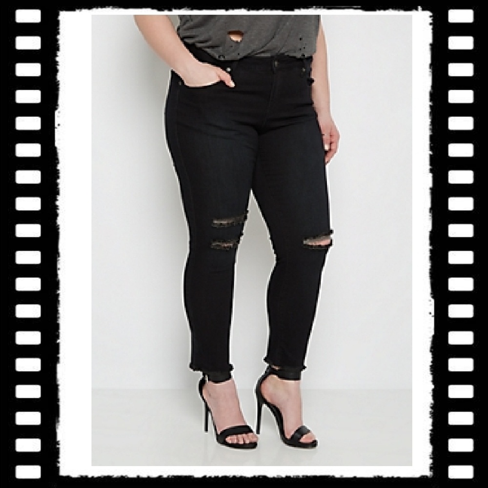 Rue21 Black Distressed Jegging,  size 22