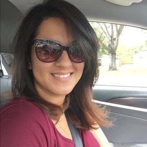 Meet your Posher, Elizabeth