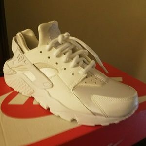 Nike Women's Air Huarache Sneaker