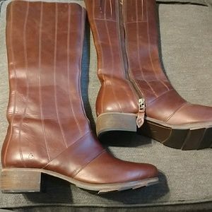 OluKai Kumukahi leather boots