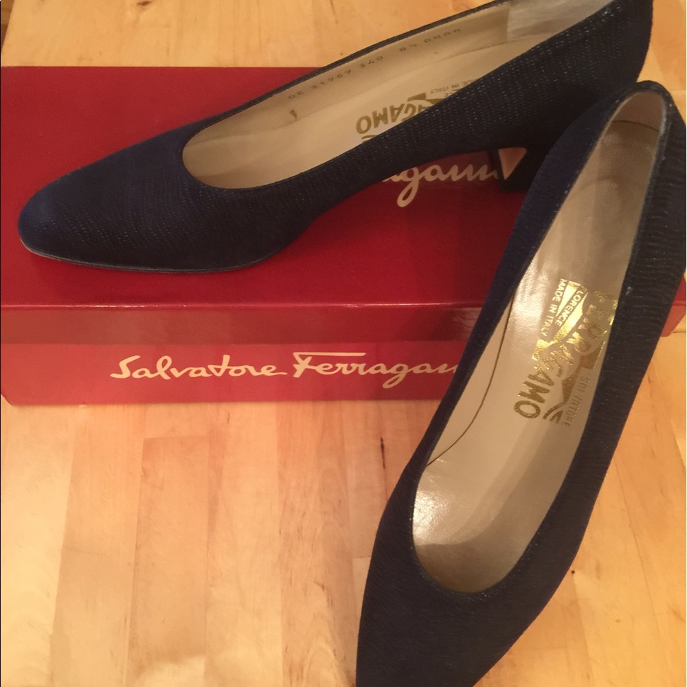 Salvatore Ferragamo suede shoes. Almond toe. Chunky heel, size 8 1/2