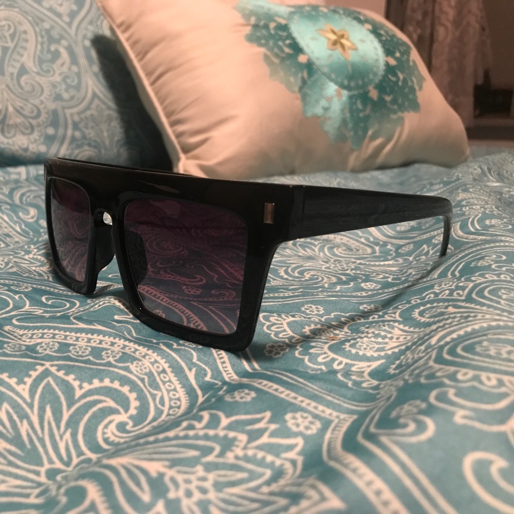 Mystique boutique black sunnies