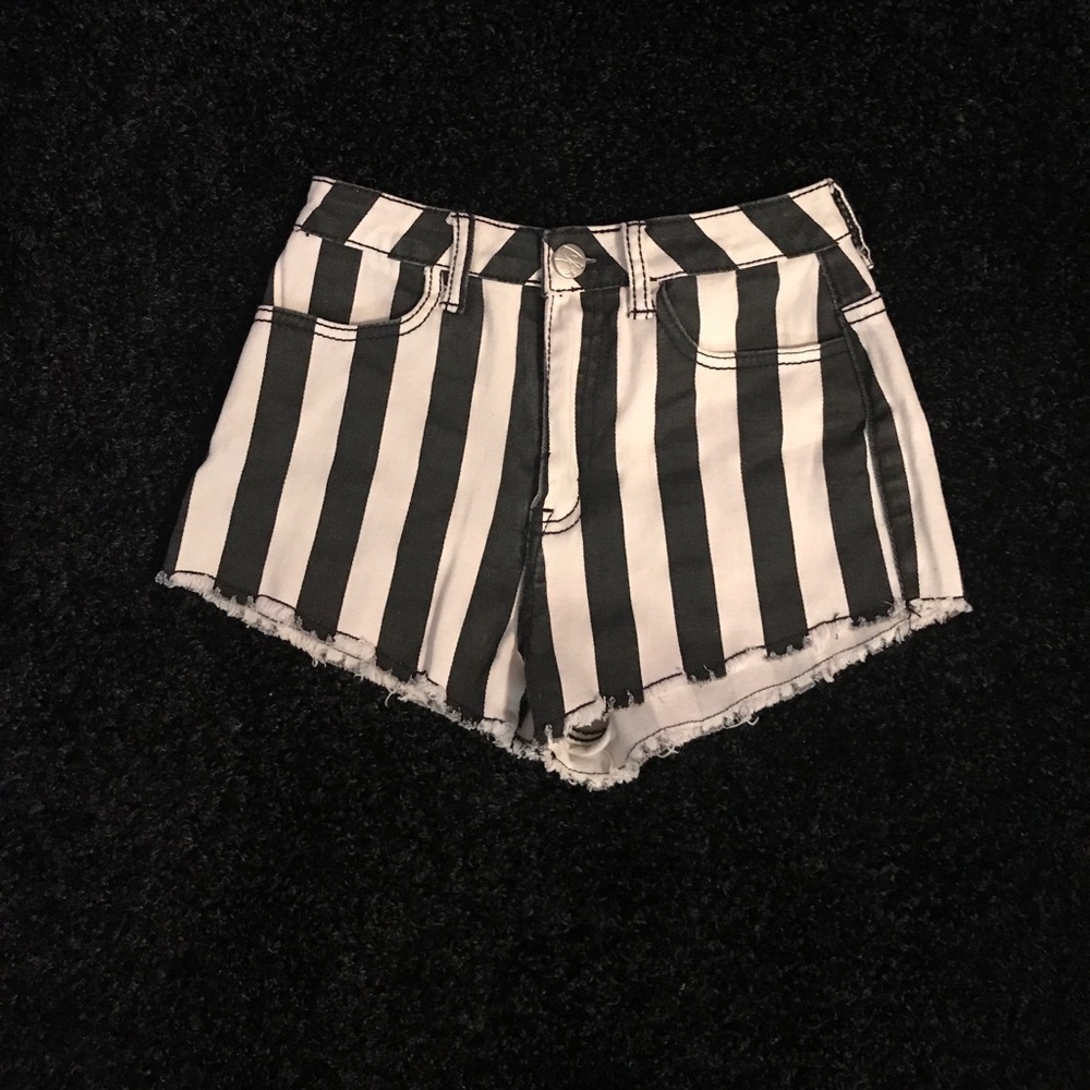 Size 3 High-waisted shorts