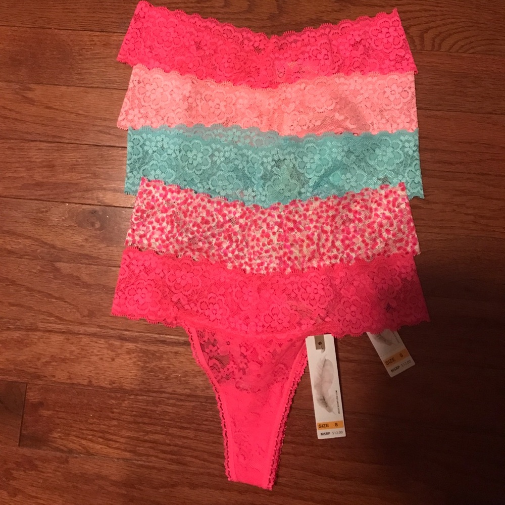 New with tags Jessica Simpson thongs