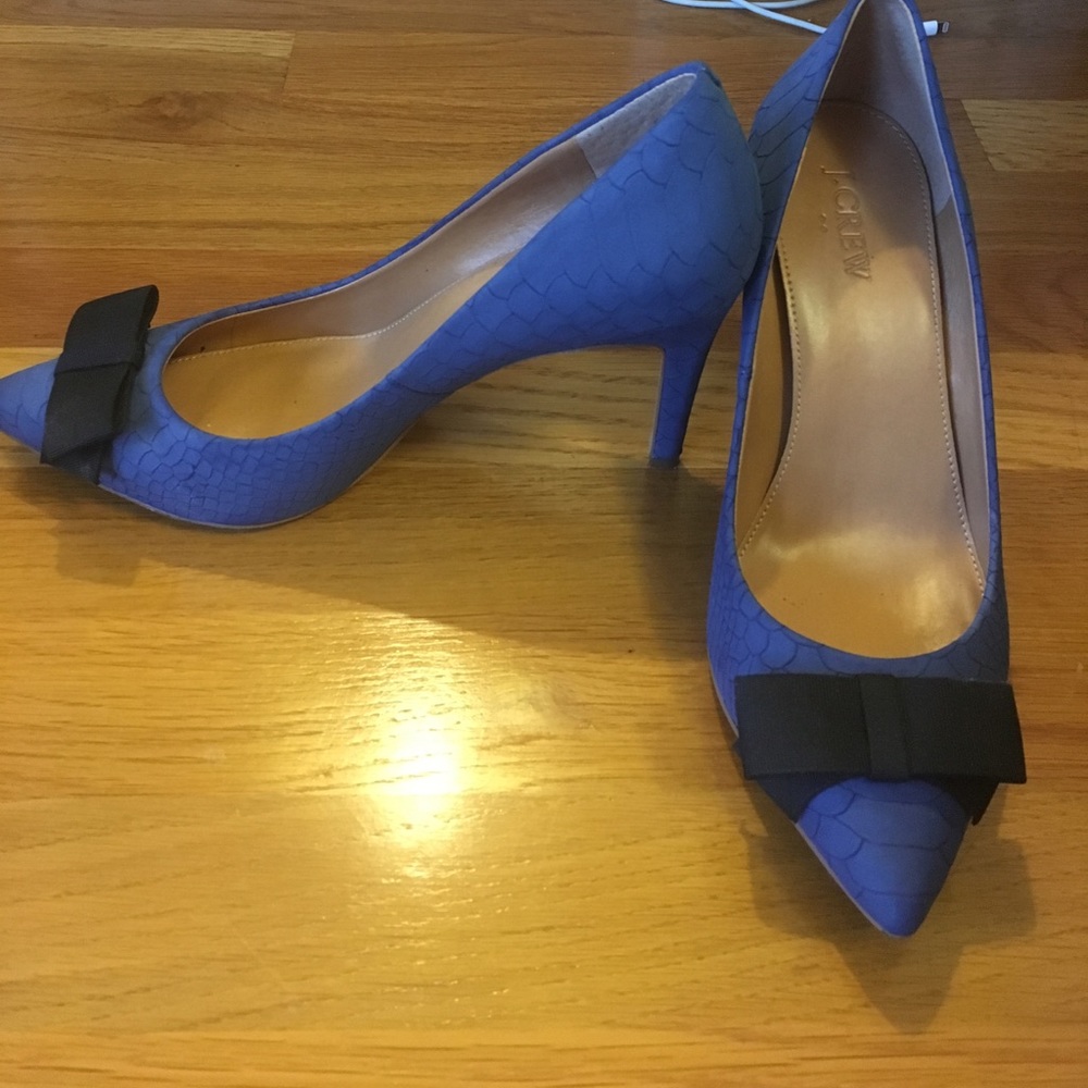 J Crew blue pumps with black bow 7.5 worn once