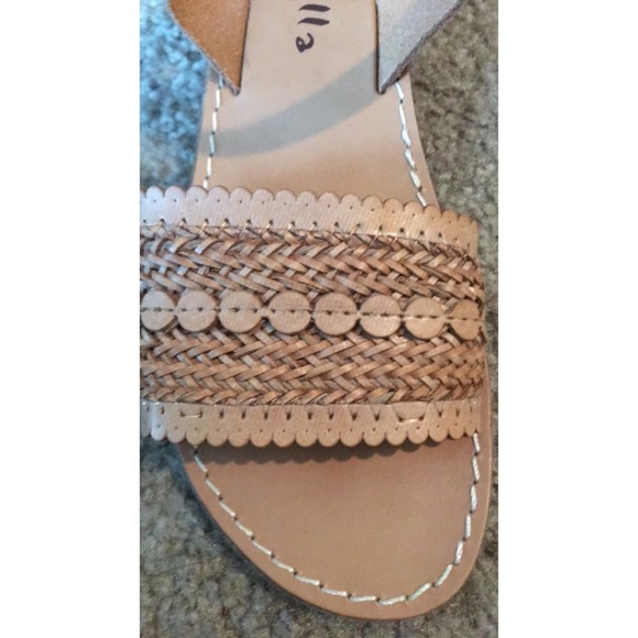 Cute tan heeled sandals - Picture 3 of 4