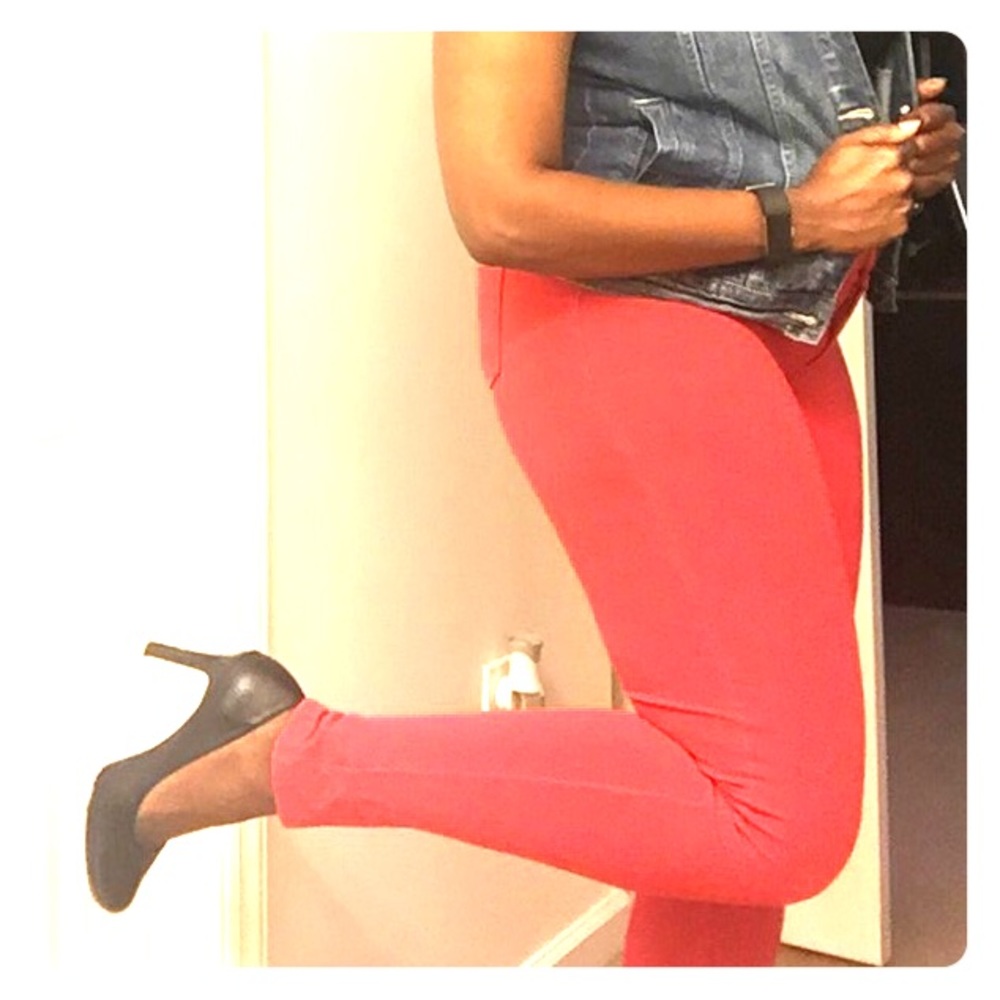 Red Jegging-Like Pants