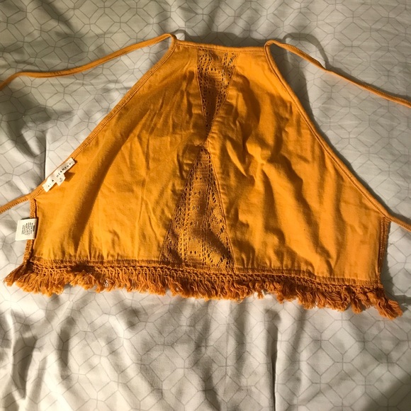 Crotched backless crop top - Picture 2 of 3