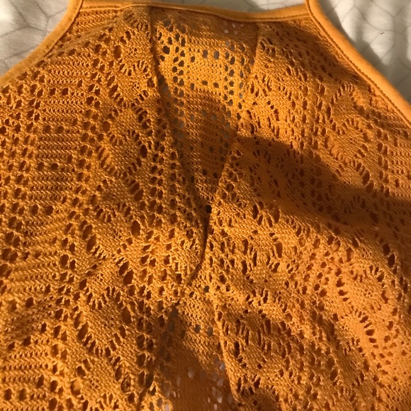 Crotched backless crop top - Picture 3 of 3