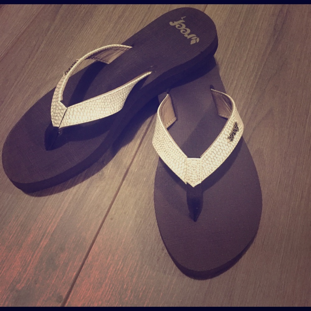 brand new Reef flip flops w/ comfy squeezy soles.