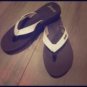 brand new Reef flip flops w/ comfy squeezy soles.