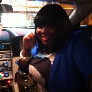 Meet your Posher, Ilia