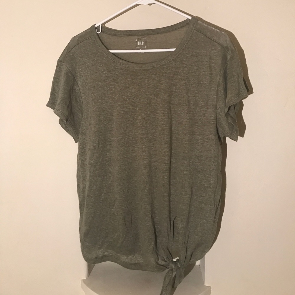 Gap tie tee
