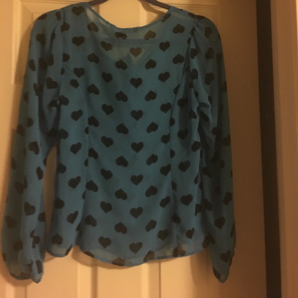 Women's Blouse - Picture 2 of 3
