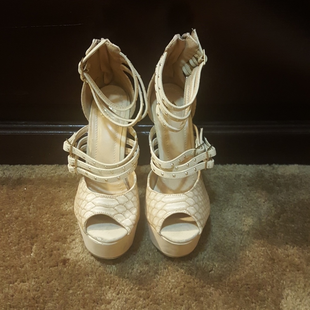Shoes strappy pumps
