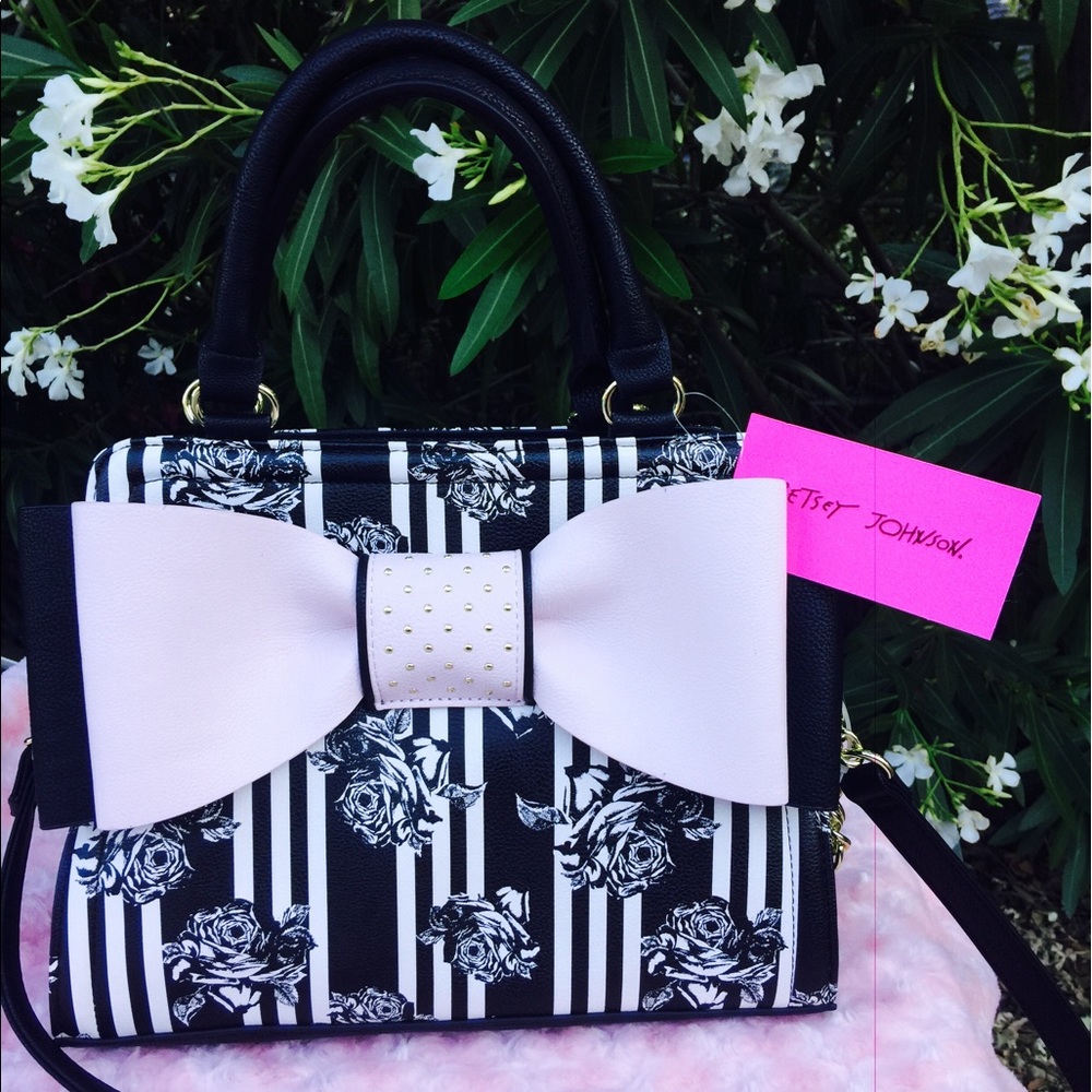 💖SOLD💖Betsey Johnson satchel bag