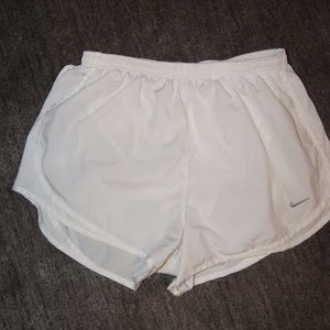 ⚪️ Nike Shorts ⚪️