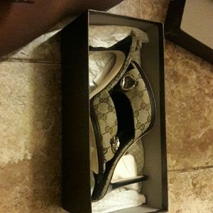 Nwt Gucci slip on sandals