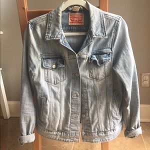 Light wash denim Levi's jacket