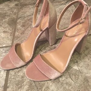 Brand new block heel sandal w/ straps
