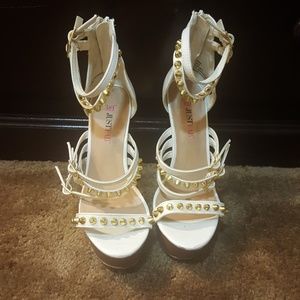 Shoes, strappy pumps