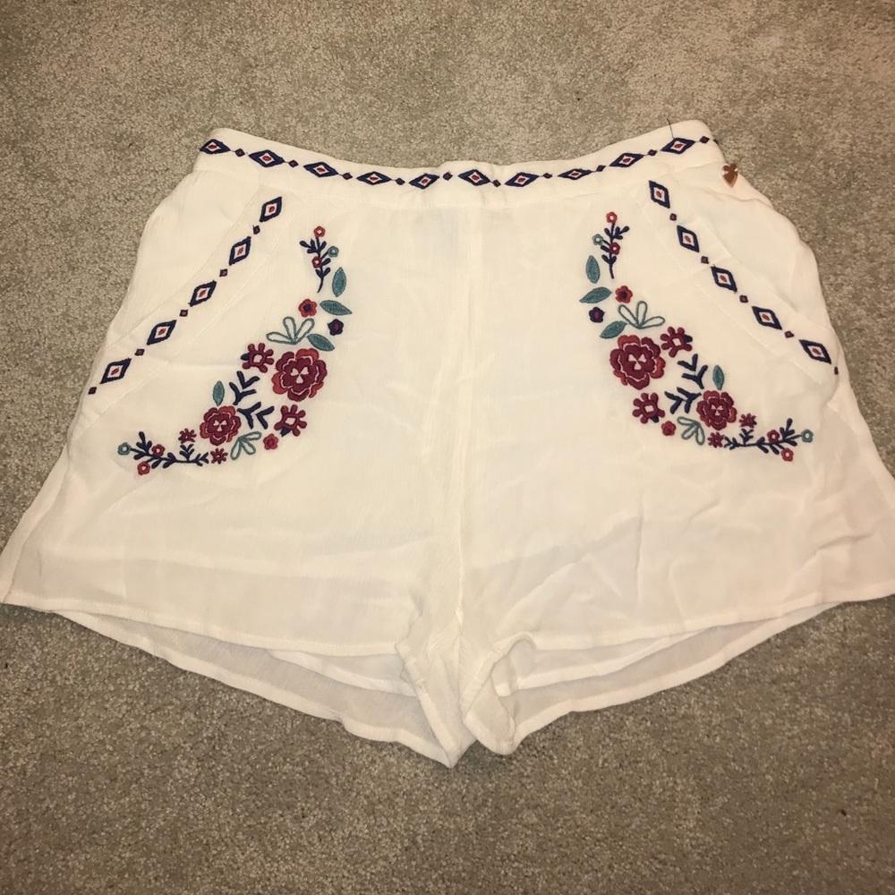 Kendall and Kylie shorts Size Small