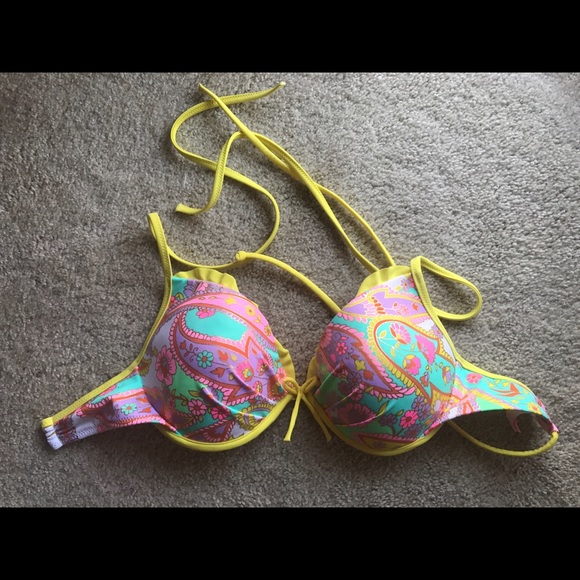 Victoria's Secret Bikini Tops (2) - Picture 2 of 5