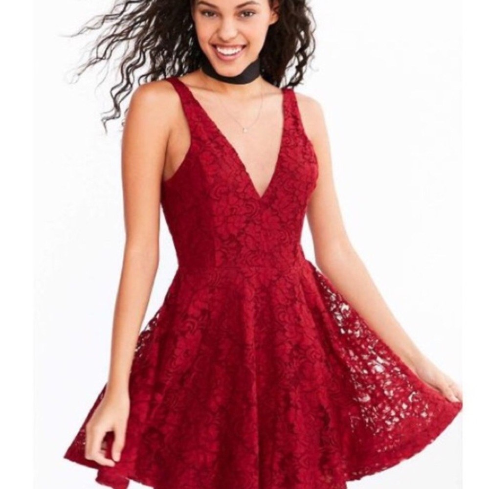 Kimchi blue deep v lace dress