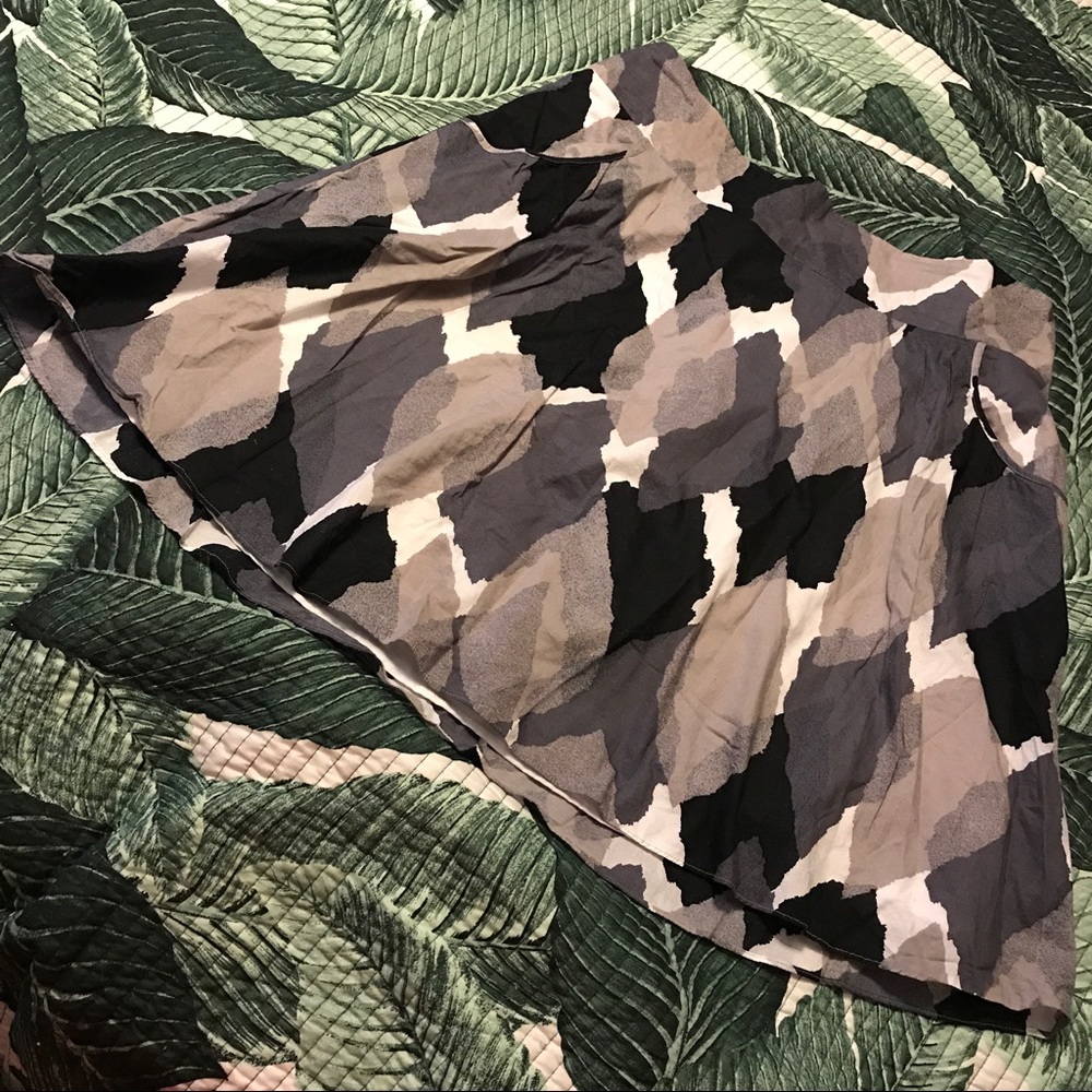 Black grey white full skirt. Size large.