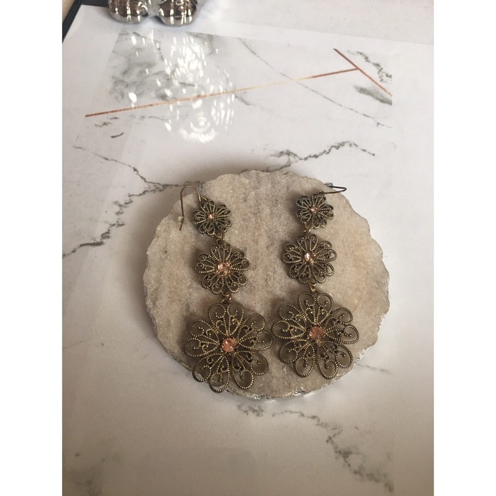 Pink stone flower layer earrings