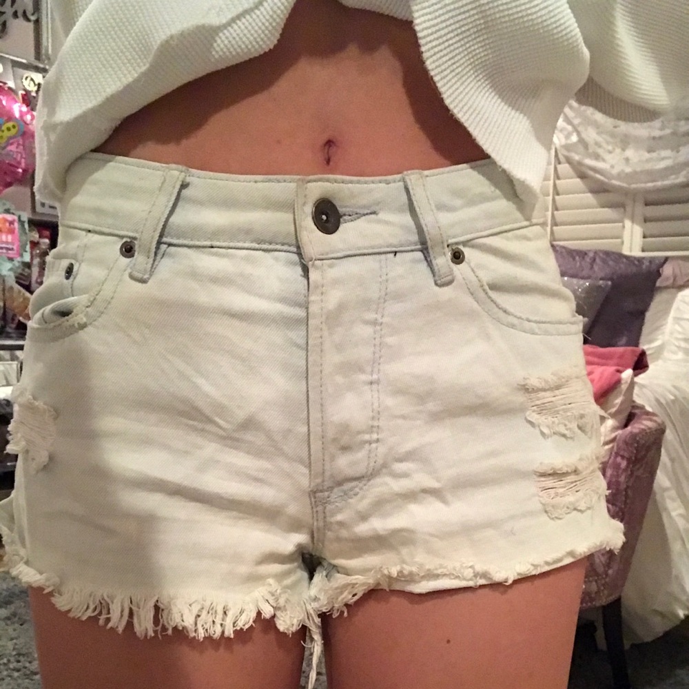 light denim button-up jean shorts💥