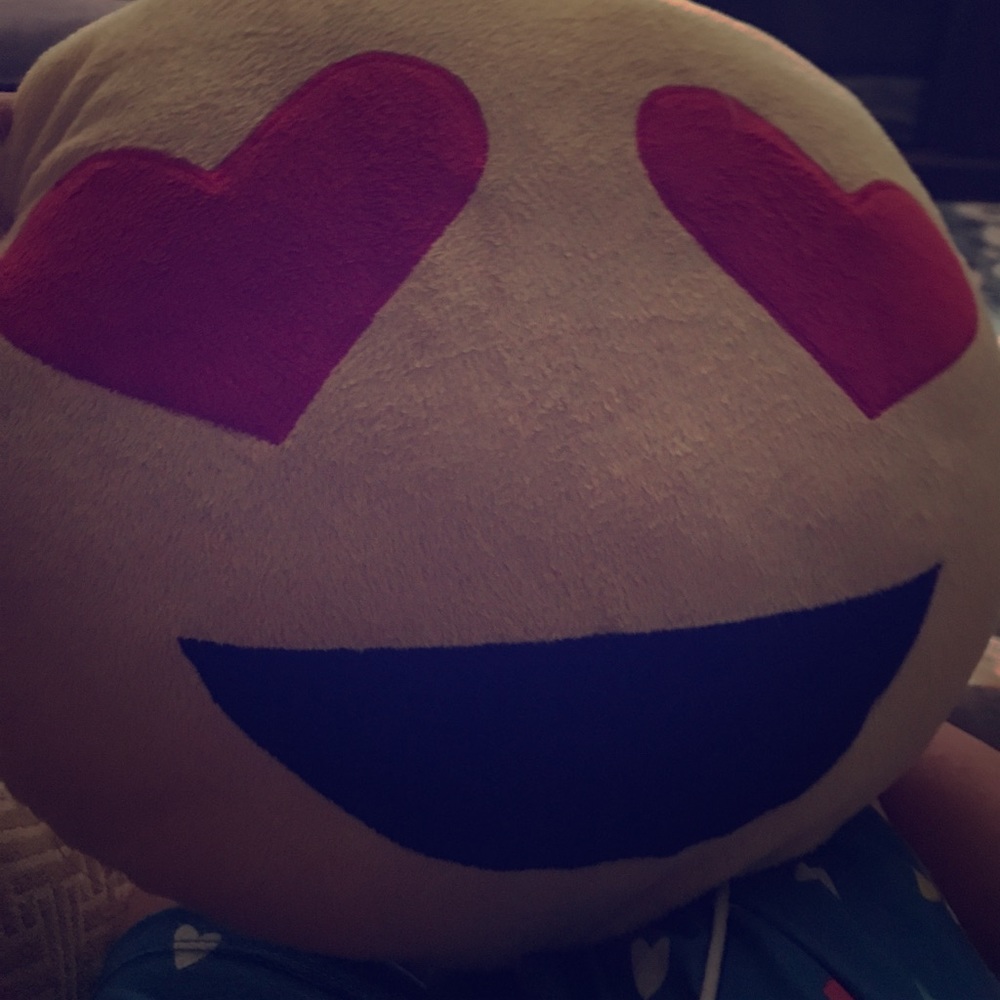 Emoji pillow love