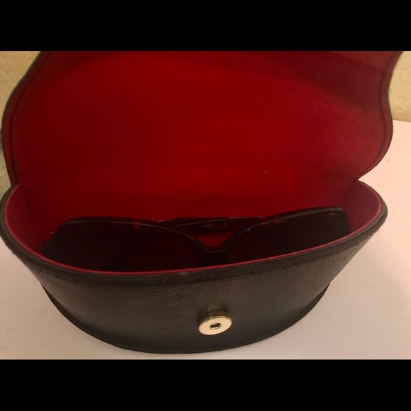 Oscar De La Renta sunglasses and case main image 5